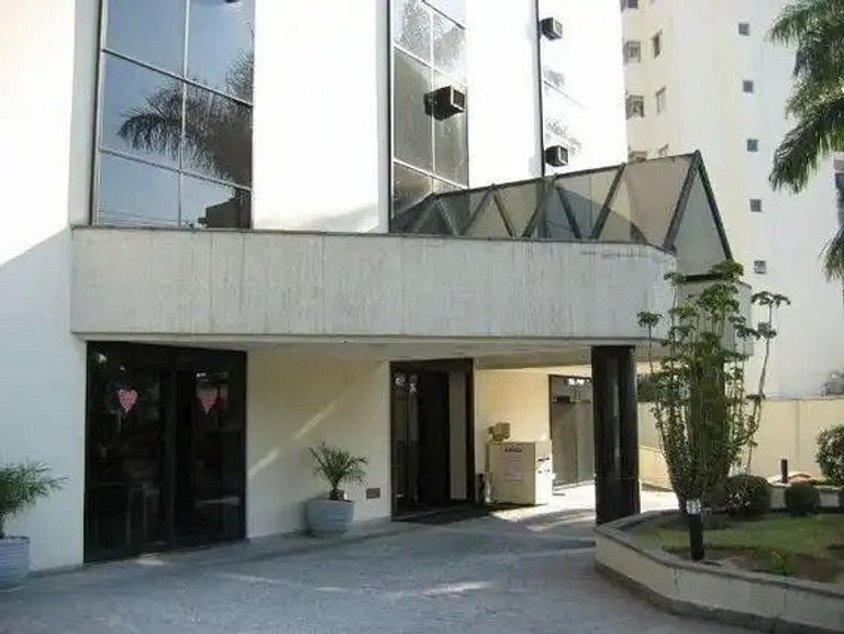 Flat Bienal Ibirapuera UH403