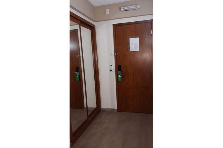 Flat Borges Lagoa Ibirapuera c/ garagem UH407
