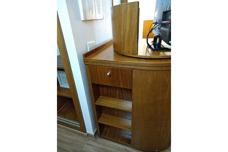 Flat Rua Borges Lagoa 1179 c/ garagem UH1008