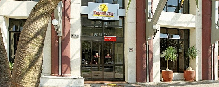 Flat Rua Borges Lagoa 1179 c/ garagem UH1008