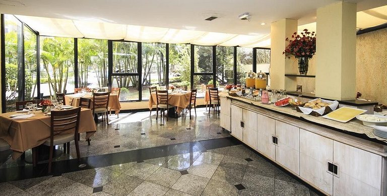 Flat Bienal Ibirapuera UH607