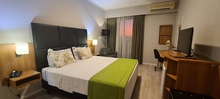 Flat Av. Sabia 825, esquina av. Ibirapuera