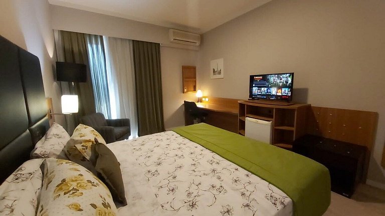 Flat Av. Sabia 825, esquina av. Ibirapuera