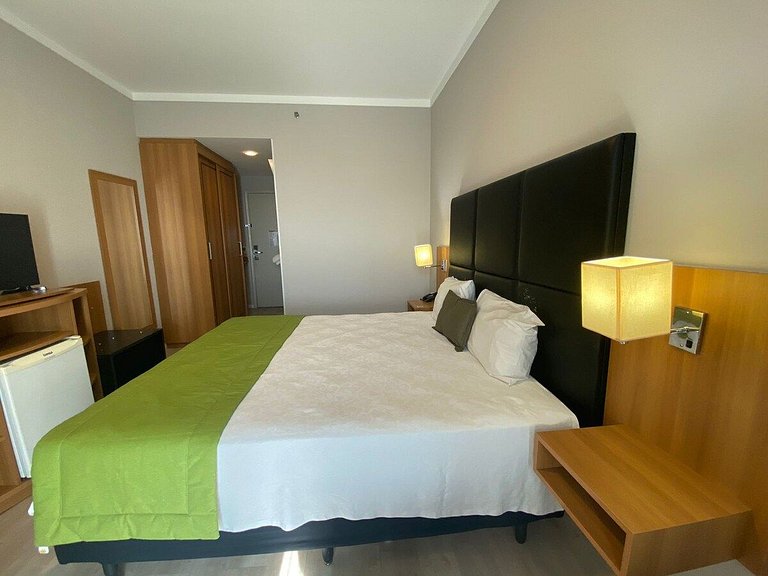 Flat Av. Sabia 825, esquina av. Ibirapuera