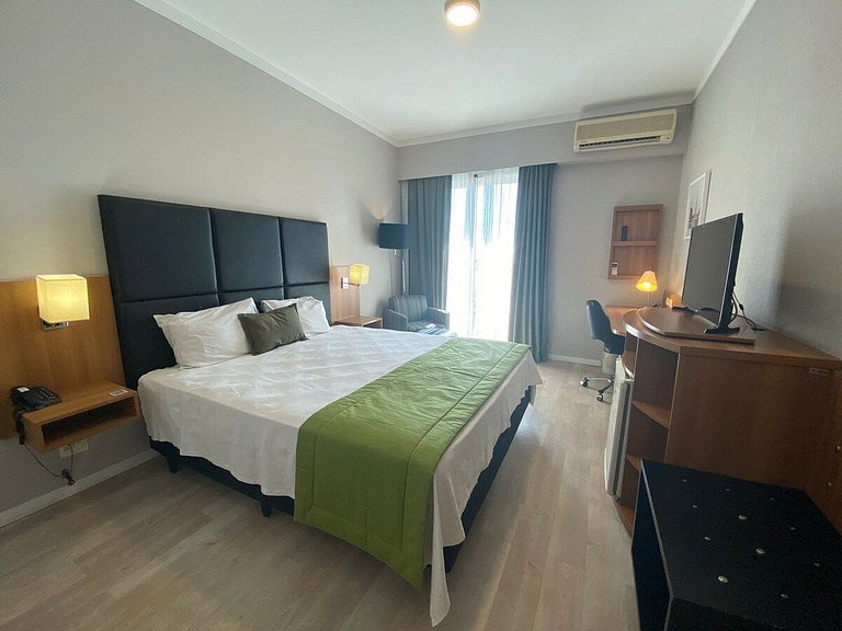 Flat Av. Sabia 825, esquina av. Ibirapuera