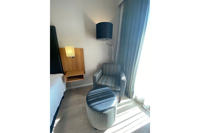 Flat Av. Sabia 825, esquina av. Ibirapuera