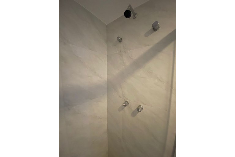 Flat Av. Sabia 825, esquina av. Ibirapuera