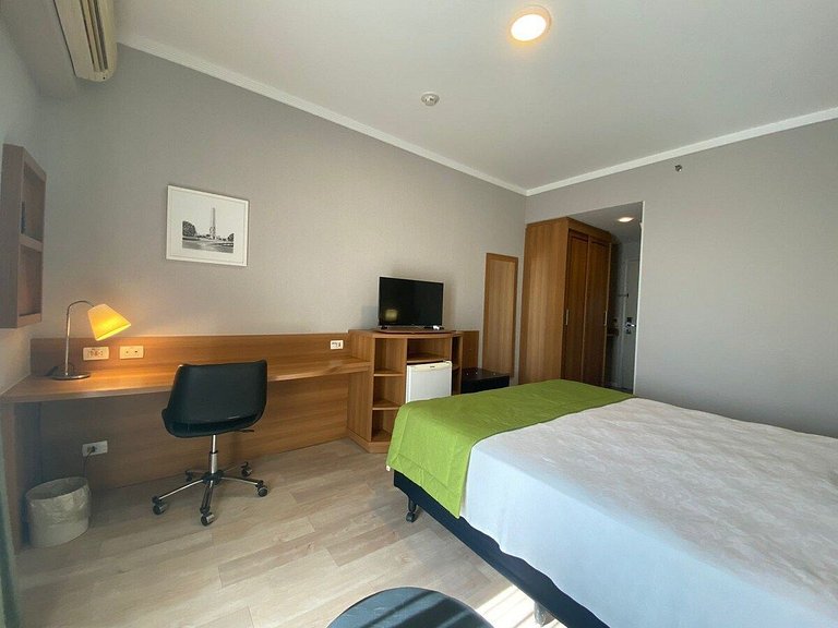 Flat Av. Sabia 825, esquina av. Ibirapuera