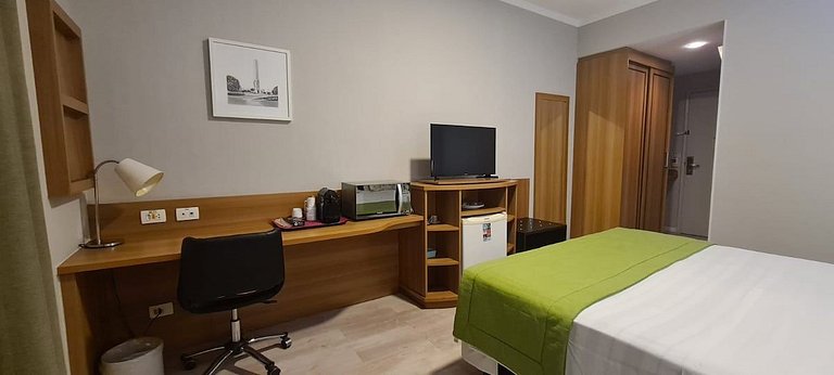 Flat Av. Sabia 825, esquina av. Ibirapuera