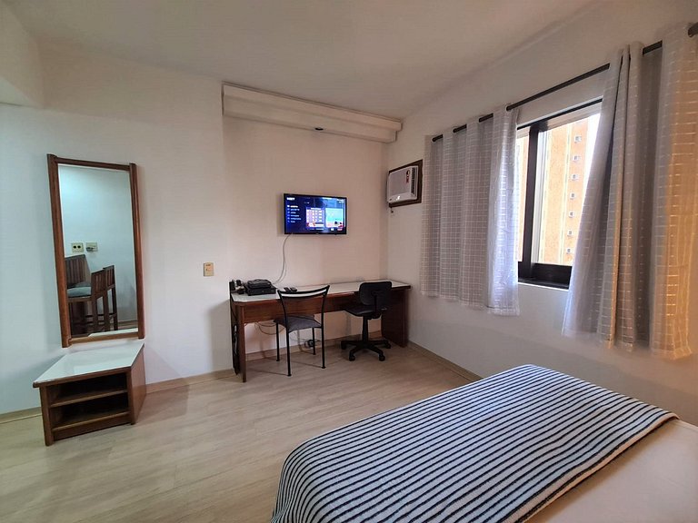 Flat Moema l limpeza e garagem - UH 1903