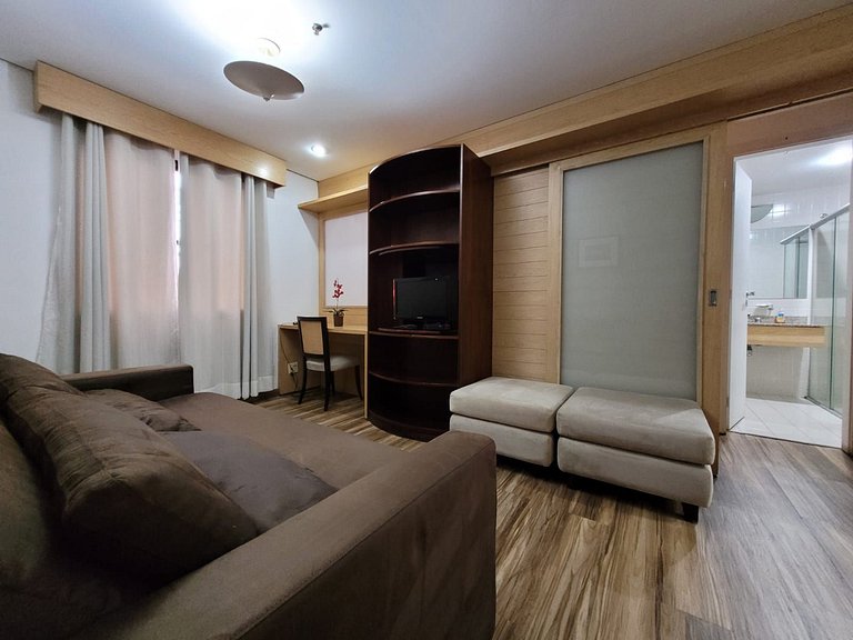 ApartHotel com internet de 300Mb serviço de limpeza diária