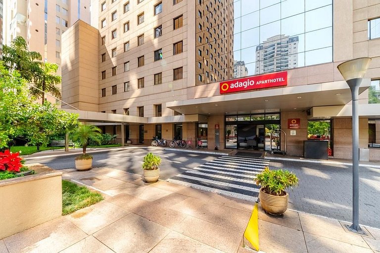 ApartHotel com internet de 300Mb serviço de limpeza diária