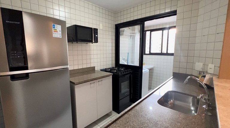 Flat com 2 quartos, 2 banheiros, serviços e vaga de garagem