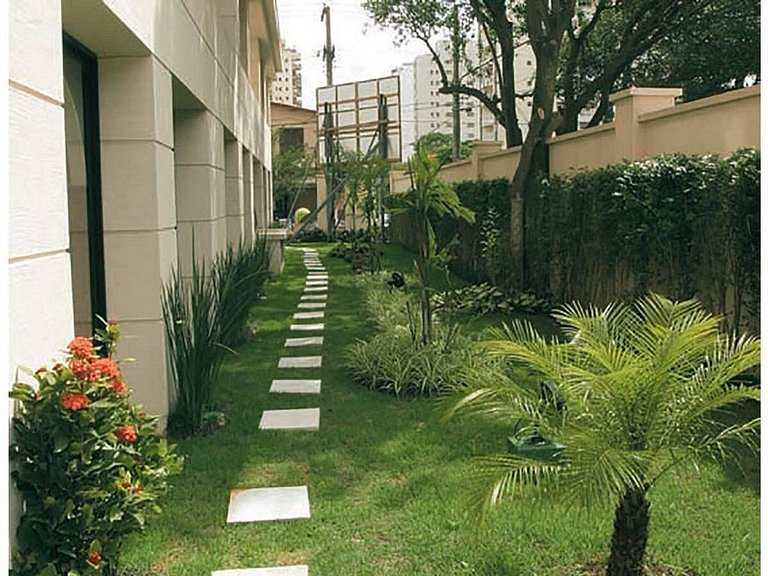Flat 2 quartos, 02 banheiros, limpeza e estacionamento
