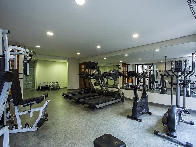 Flat Moderno c/ Janela Antirruído, Garagem, Piscina e Sauna