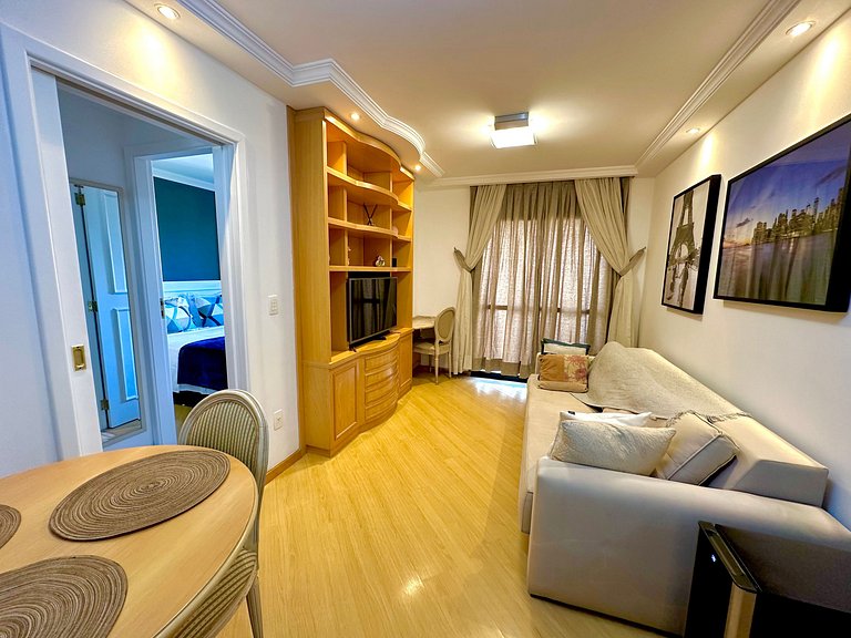 Apart-Hotel próximo metrô Moema c/ Garagem