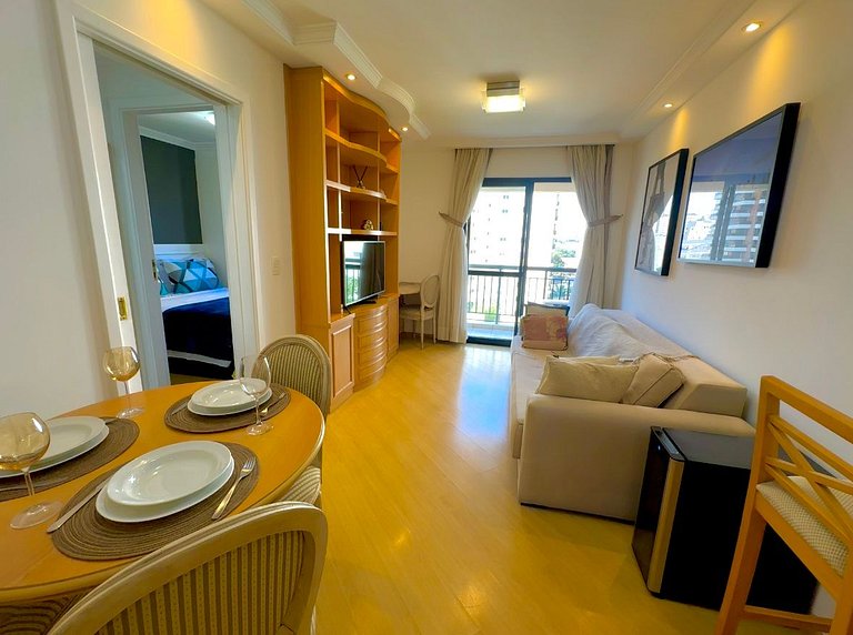 Residencial com serviços e garagem em Moema