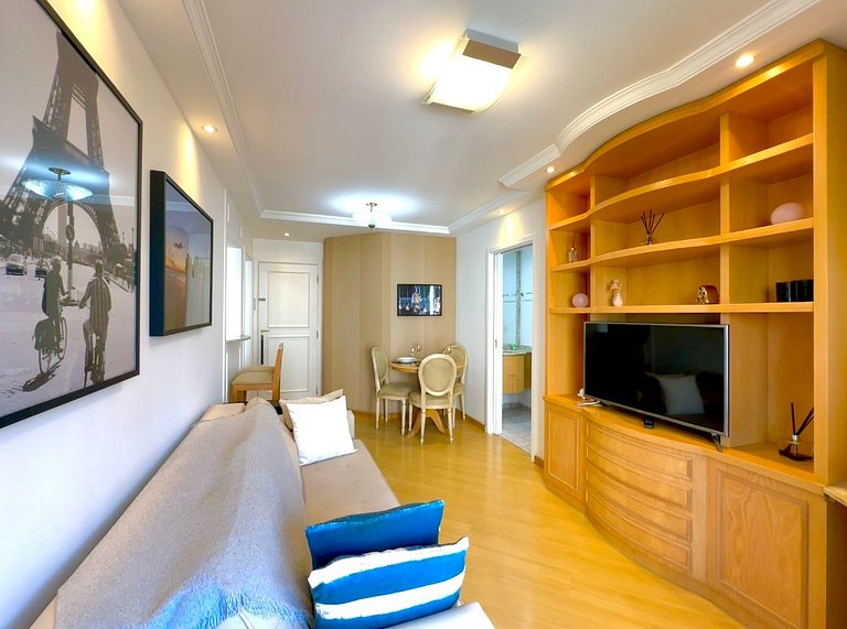 Apart-Hotel próximo metrô Moema c/ Garagem