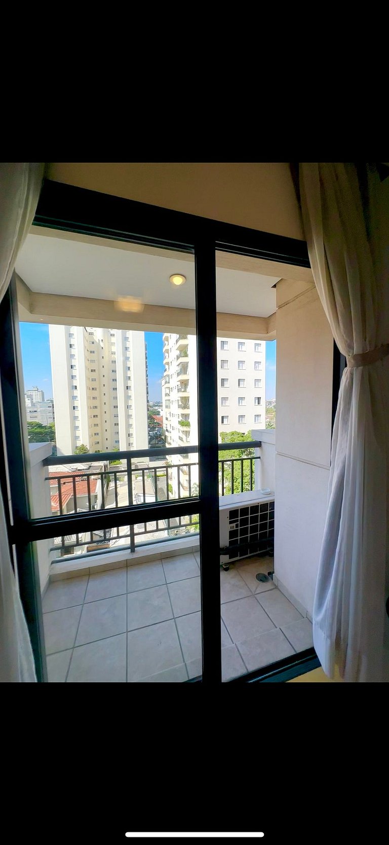 Apart-Hotel próximo metrô Moema c/ Garagem