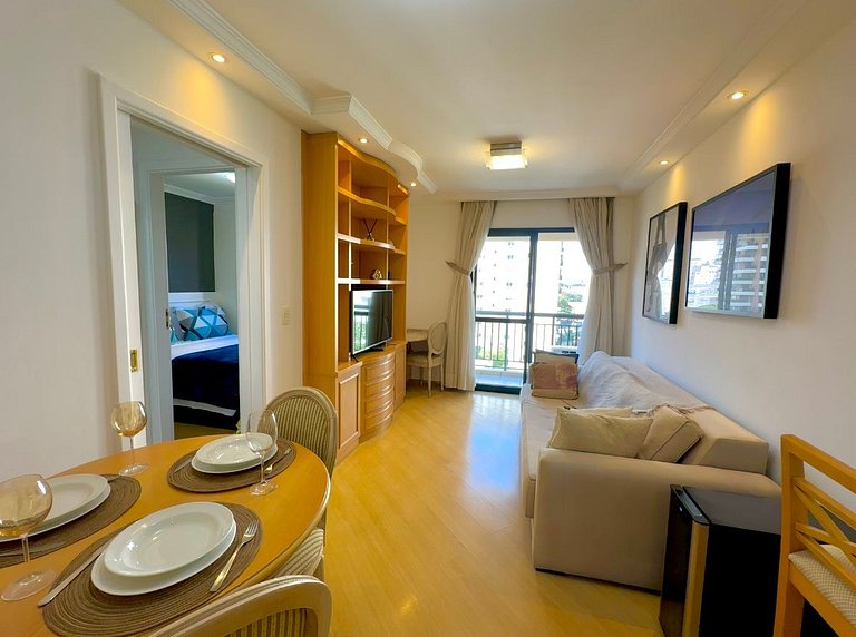 Apart-Hotel próximo metrô Moema c/ Garagem