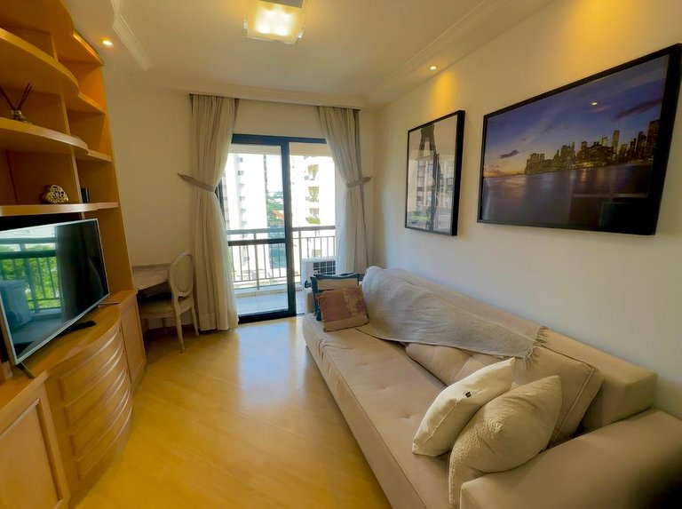 Residencial com serviços e garagem em Moema