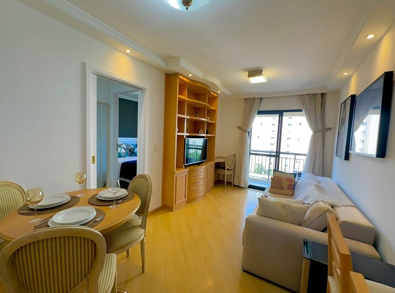 Apart-Hotel próximo metrô Moema c/ Garagem