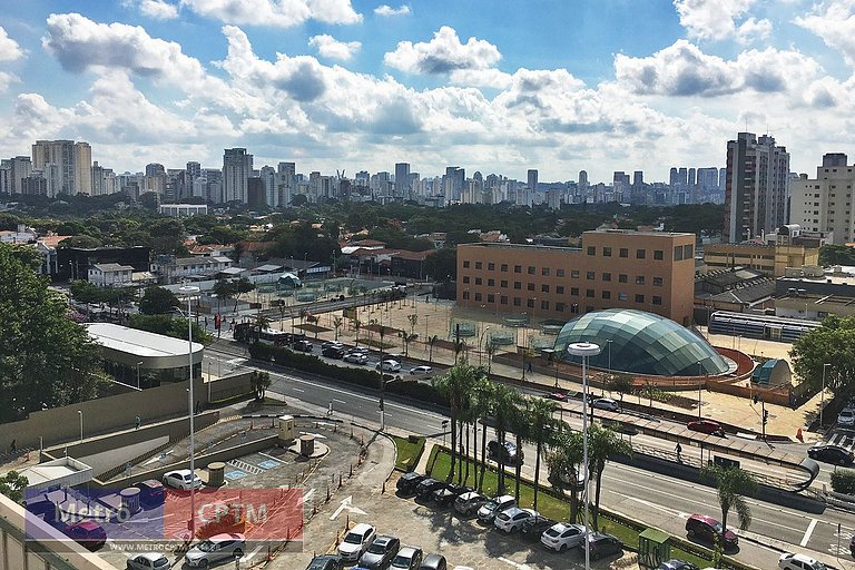 Apart-Hotel próximo metrô Moema c/ Garagem