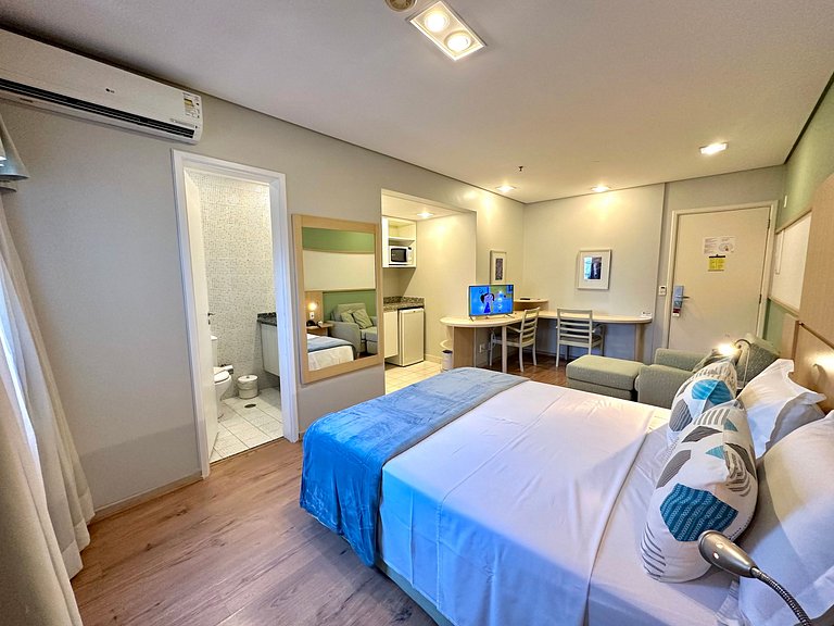 Flat Moderno Nações Unidas c/ Limpeza Diária e Rooftop