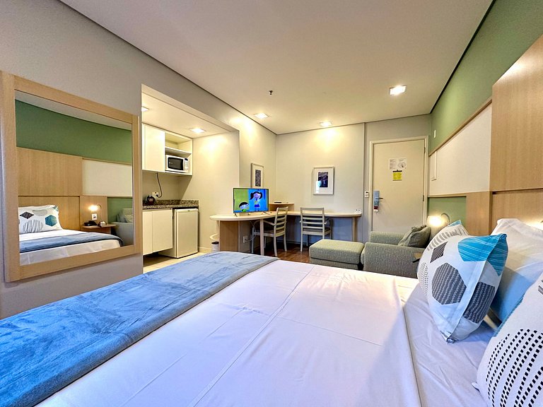 Flat Moderno Nações Unidas c/ Limpeza Diária e Rooftop