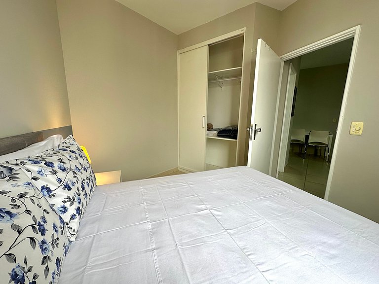 Apartamento c/ garagem, sacada e cozinha - UH 1111