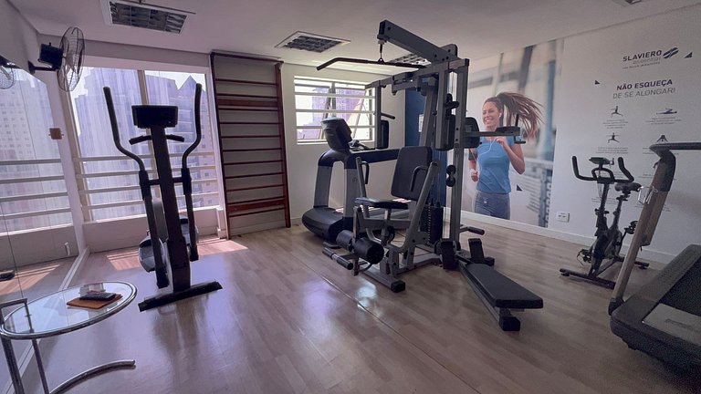 Flat Itaim Bibi reformado c ar condicionado UH2702