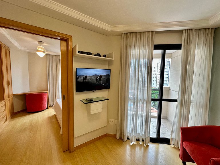 Flat com 2 quartos, 2 banheiros, serviços e vaga de garagem