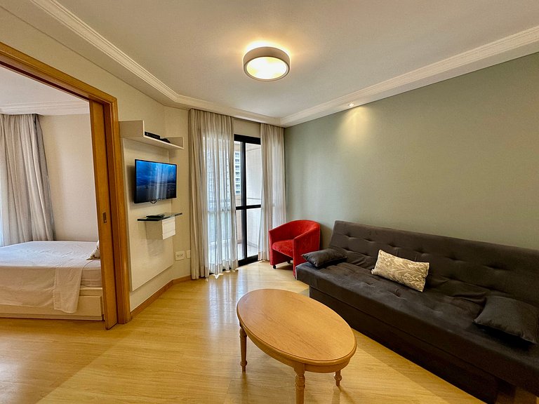 Flat com 2 quartos, 2 banheiros, serviços e vaga de garagem
