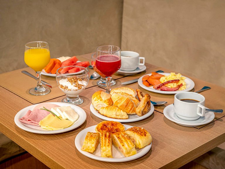 Flat Moderno Nações Unidas c/ Limpeza Diária e Rooftop