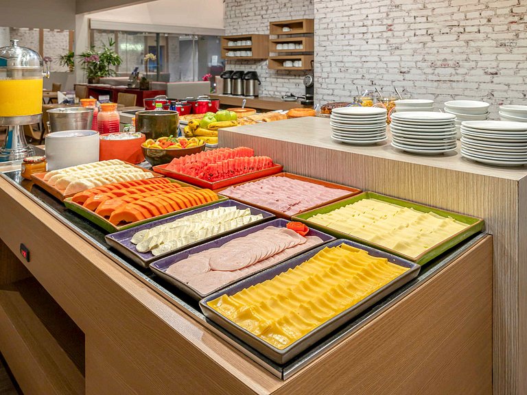 Flat Moderno Nações Unidas c/ Limpeza Diária e Rooftop