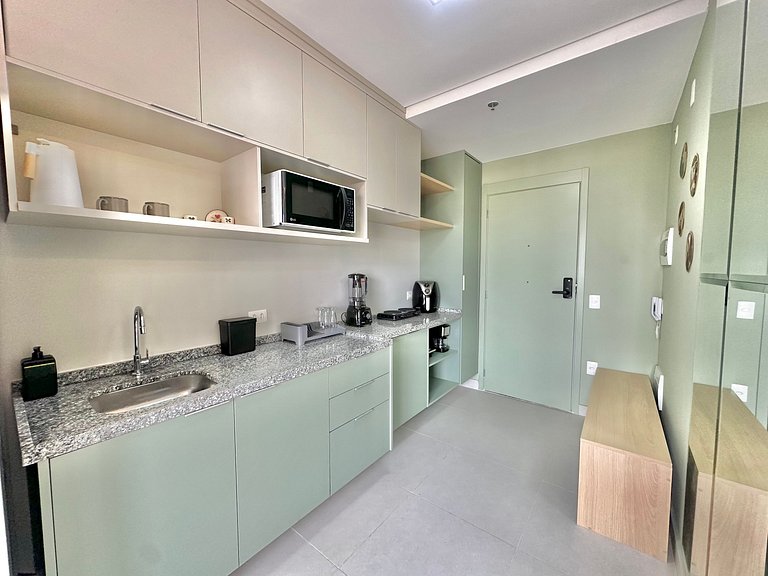 Studio reformado decorado Campo Belo UH 104