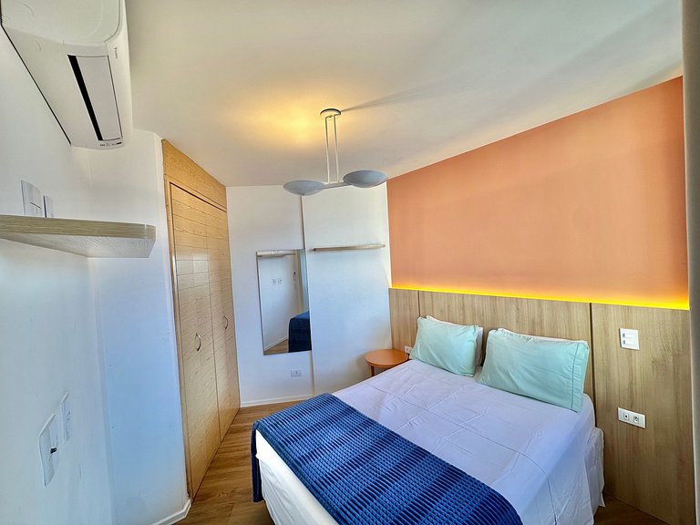 Apartamento, vaga, ar cond., sacada e internet