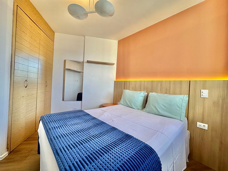 Apartamento, vaga, ar cond., sacada e internet