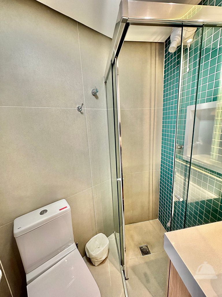 Apartamento, vaga, ar cond., sacada e internet