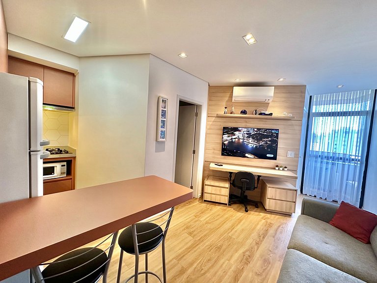 Studio c/ Sacada e 2 Ar-Cond. Vaga, 5min do Metrô