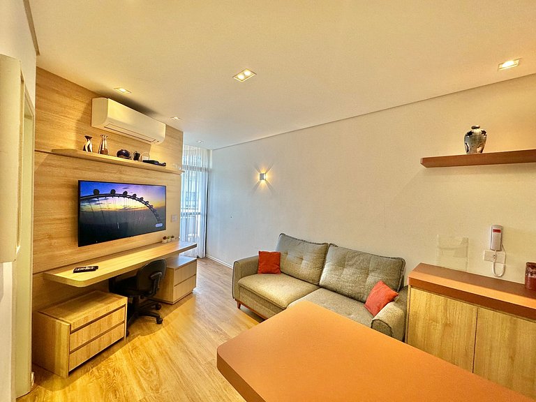Apartamento, vaga, ar cond., sacada e internet