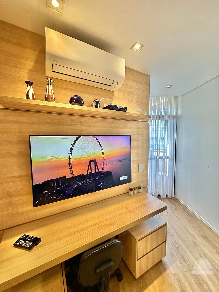Apartamento, vaga, ar cond., sacada e internet