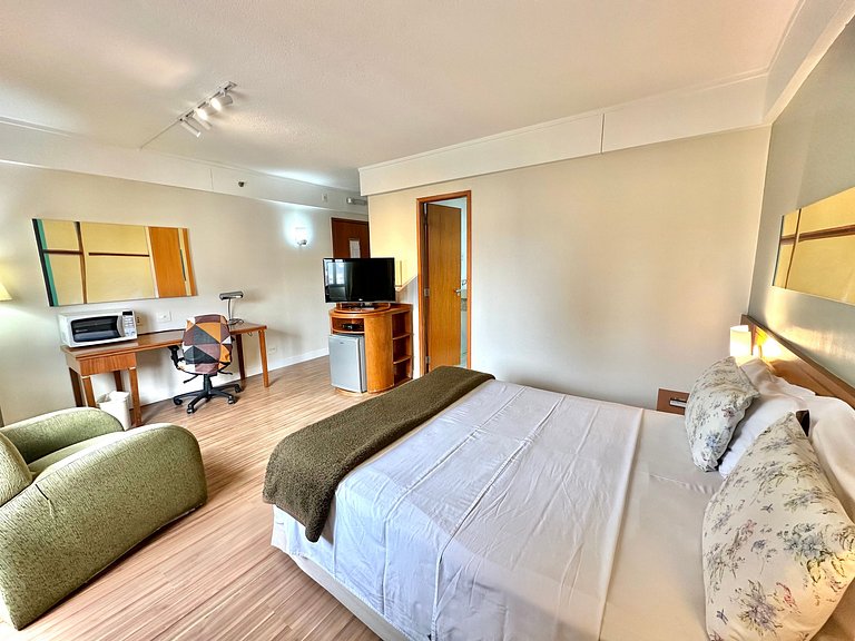 Flat Rua Borges Lagoa 1179 c/ garagem UH1008