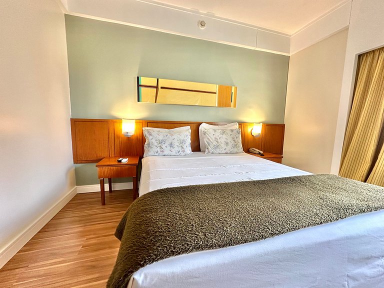 Flat Rua Borges Lagoa 1179 c/ garagem UH1008