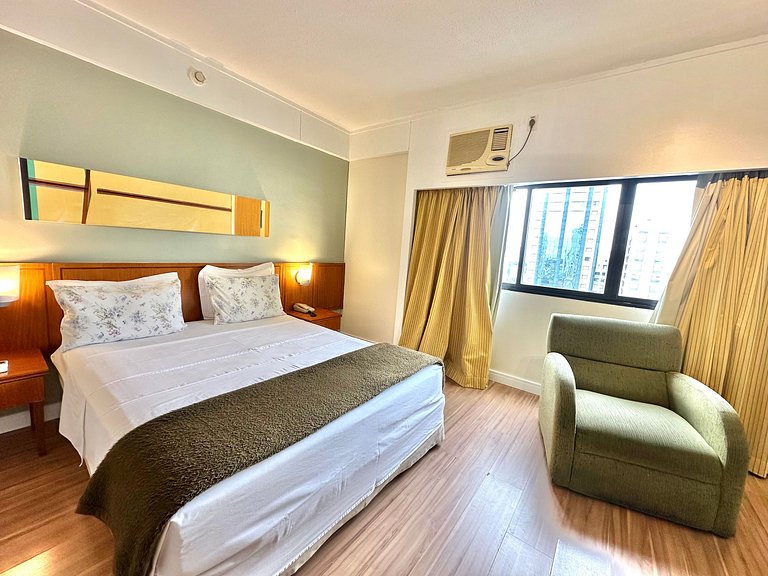 Flat Rua Borges Lagoa 1179 c/ garagem UH1008