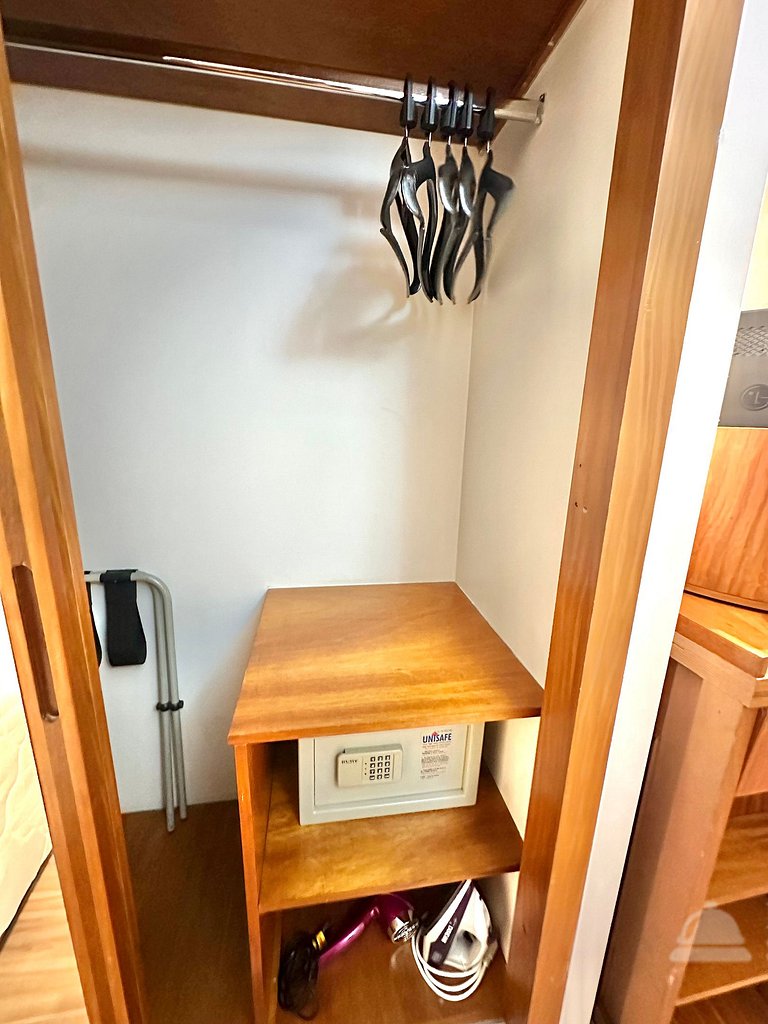 Flat Rua Borges Lagoa 1179 c/ garagem UH1008