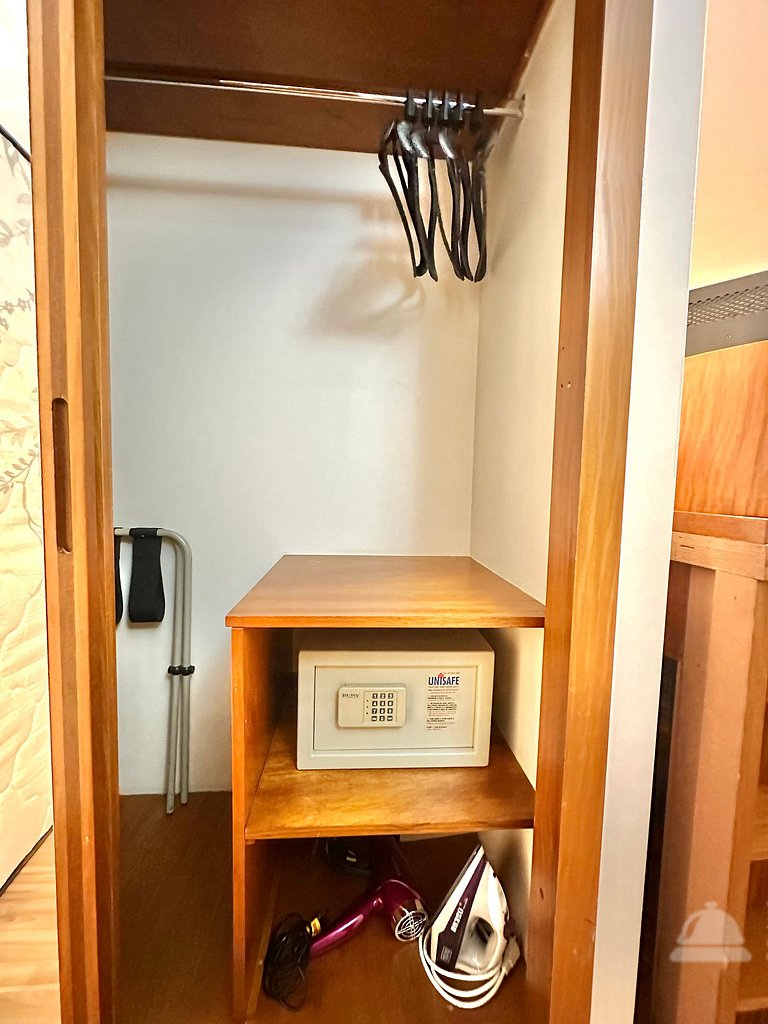 Flat Rua Borges Lagoa 1179 c/ garagem UH1008