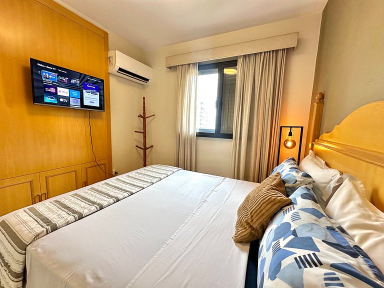 Flat Moderno c/ Janela Antirruído, Garagem, Piscina e Sauna