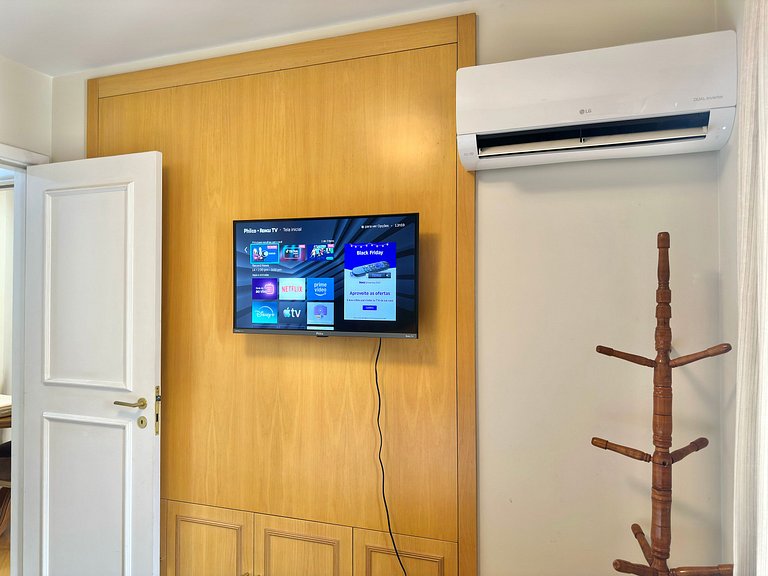 Flat Moderno c/ Janela Antirruído, Garagem, Piscina e Sauna