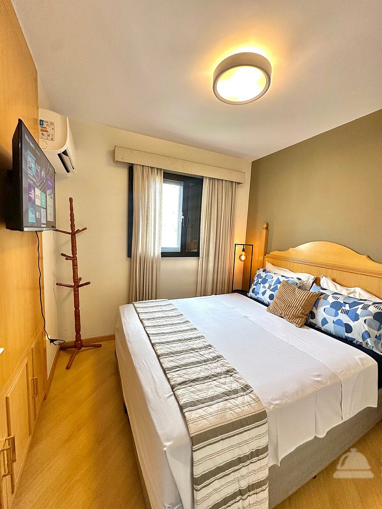 Flat Moderno c/ Janela Antirruído, Garagem, Piscina e Sauna